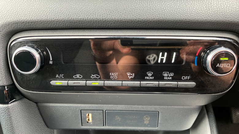 Toyota Yaris 1.5 Hybrid Icon 5dr CVT Hybrid Hatchback